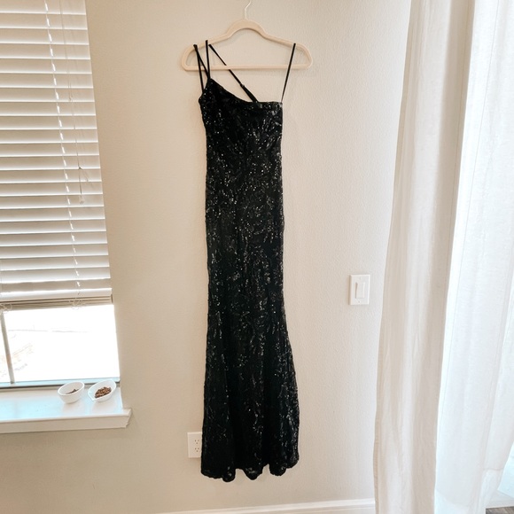 Black Meredith One-Shoulder Sequin Formal Dress - NWOT - Picture 3 of 6